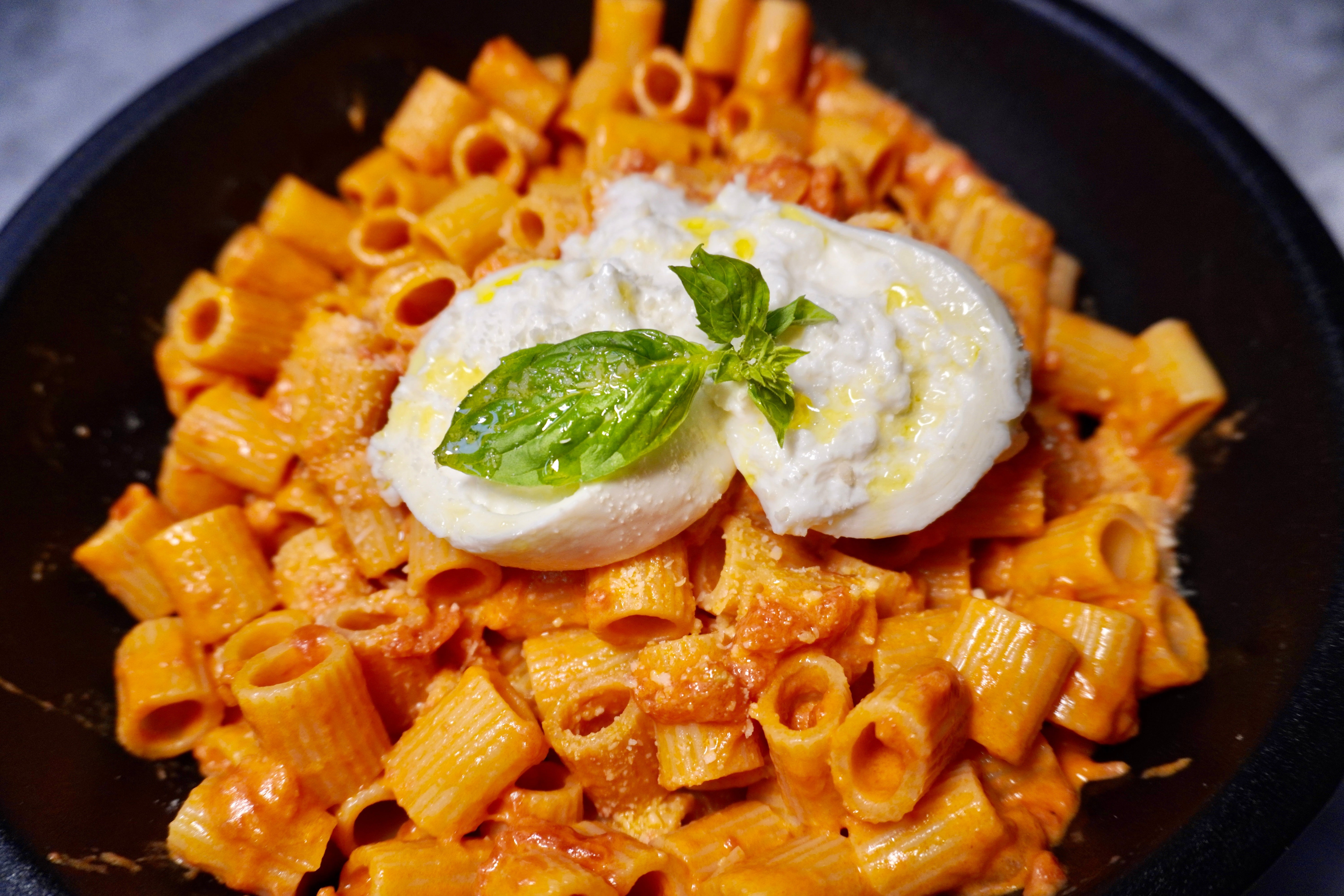 Vodka Burrata Rigatoni – Ciao Tomatoes